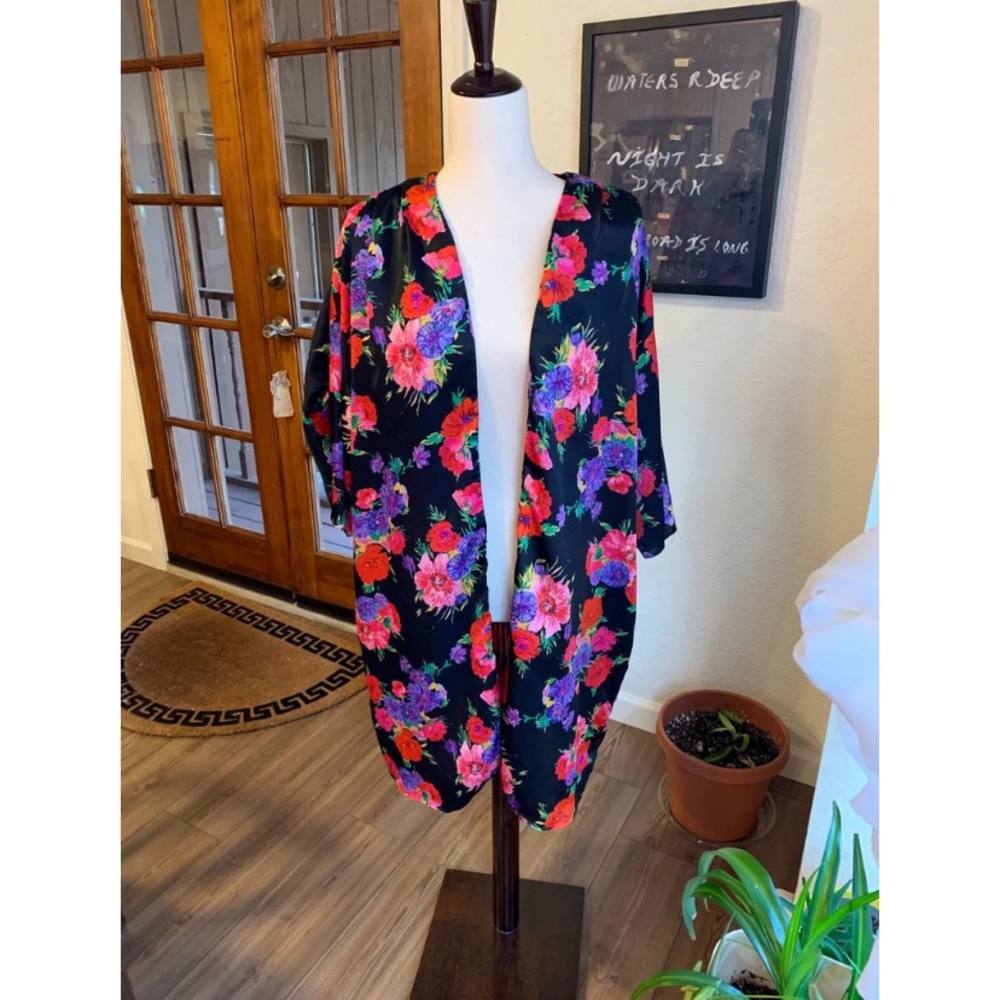 80s Vintage Silky Floral Print Robe by California Dynasty